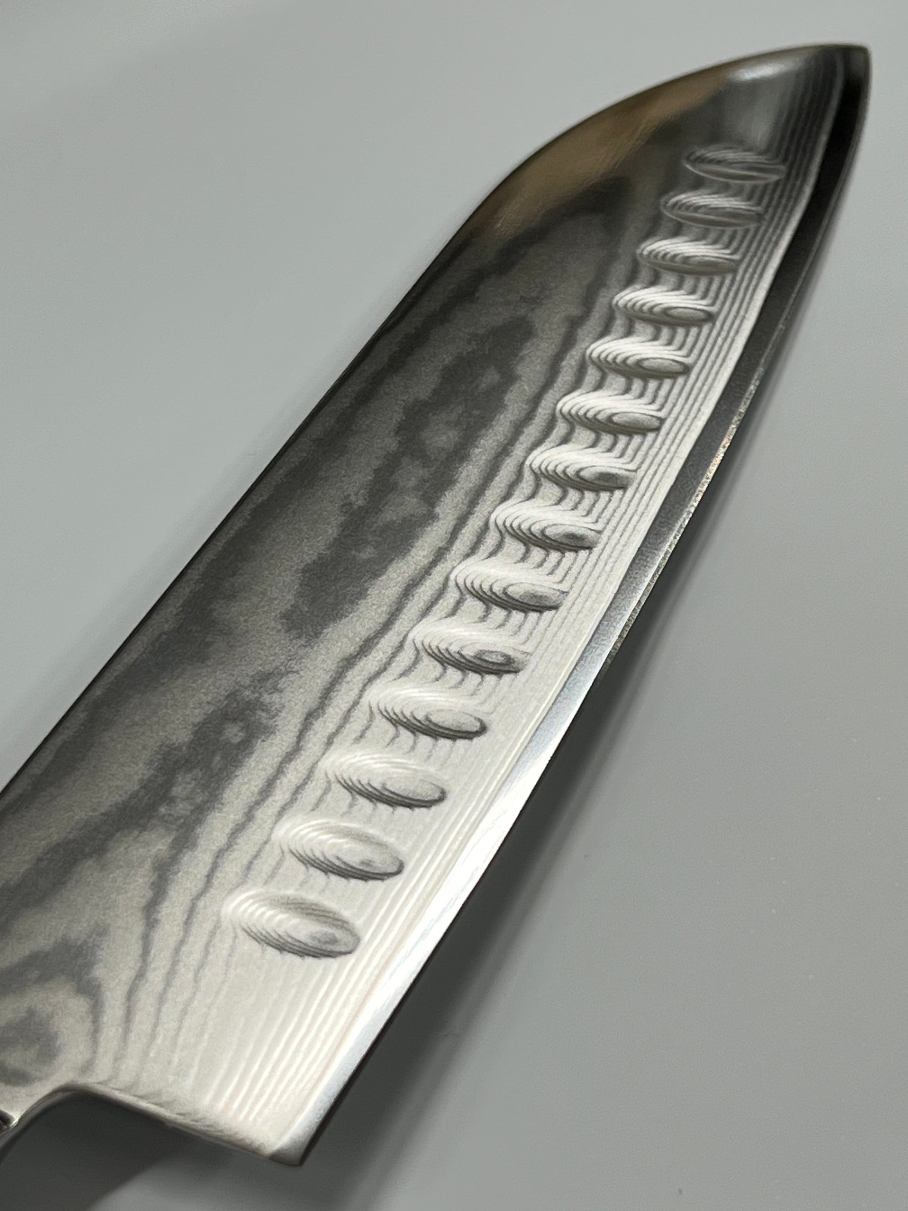 Santoku - Cuchillo de chef de acero damasco AUS10 de 7" con espiga oculta y virola