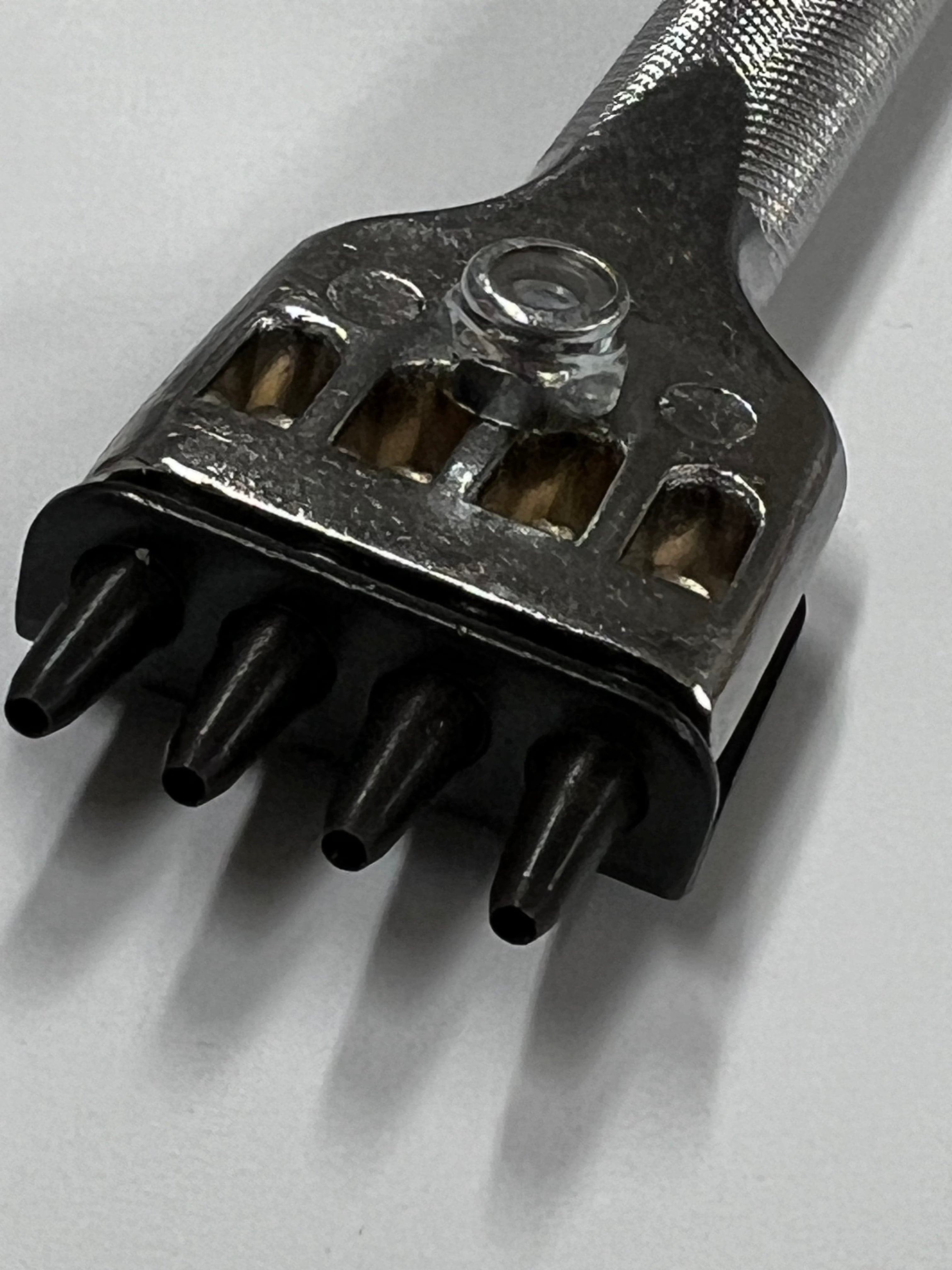 Perforadora 4 en 1