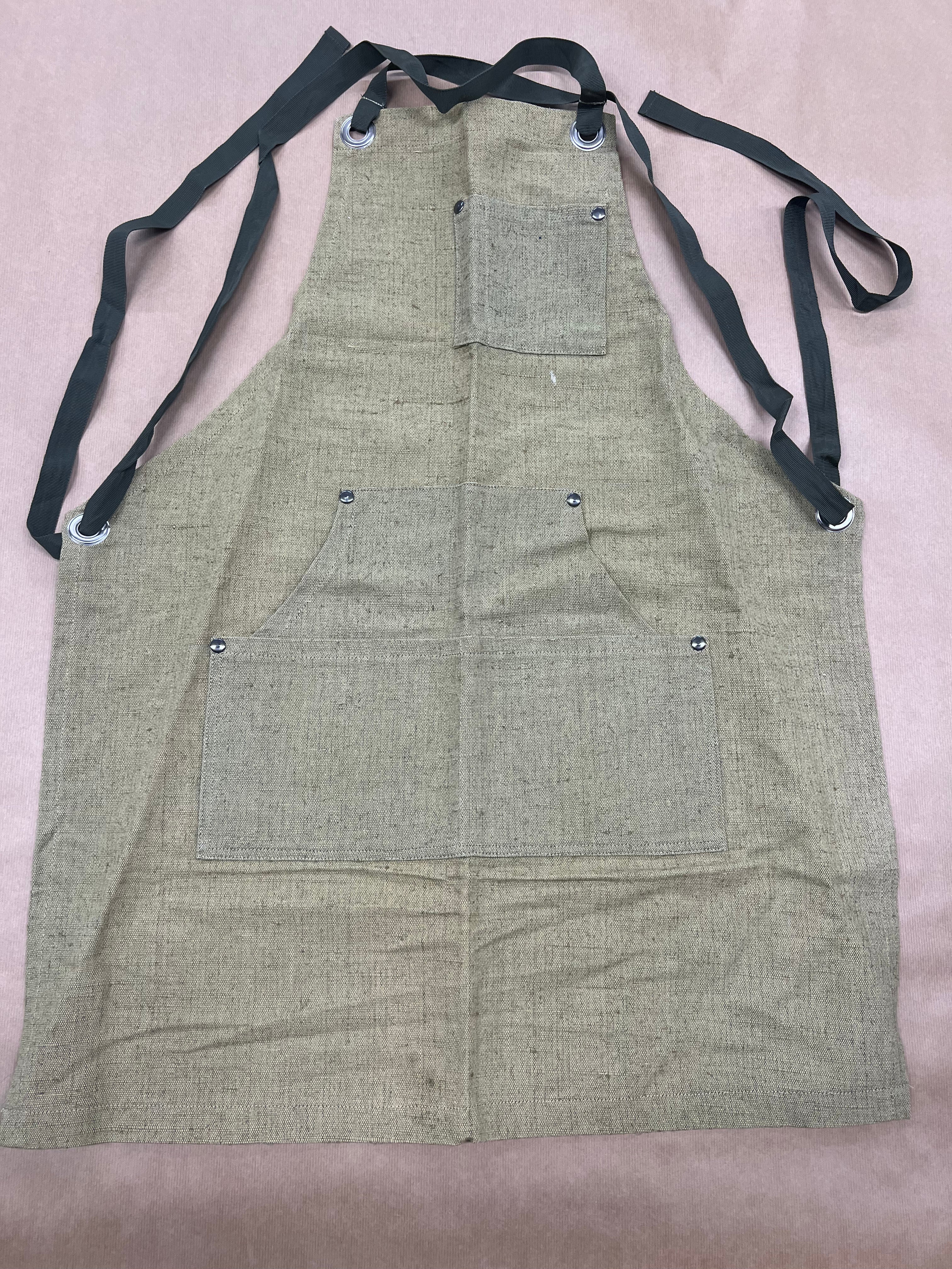 Delantal ajustable de lona verde AP1