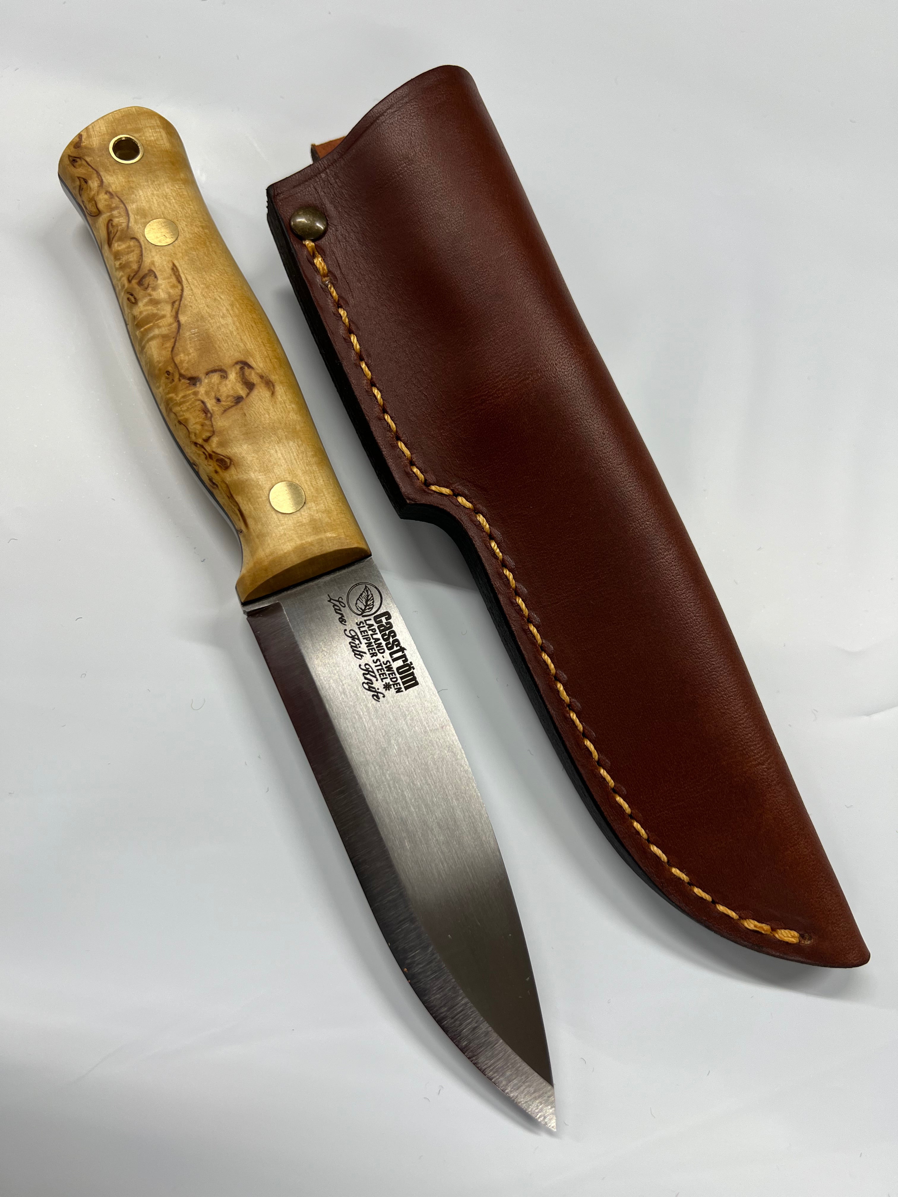 Cuchillo Casström Lars Fält con funda de cuero y cordón de cuero