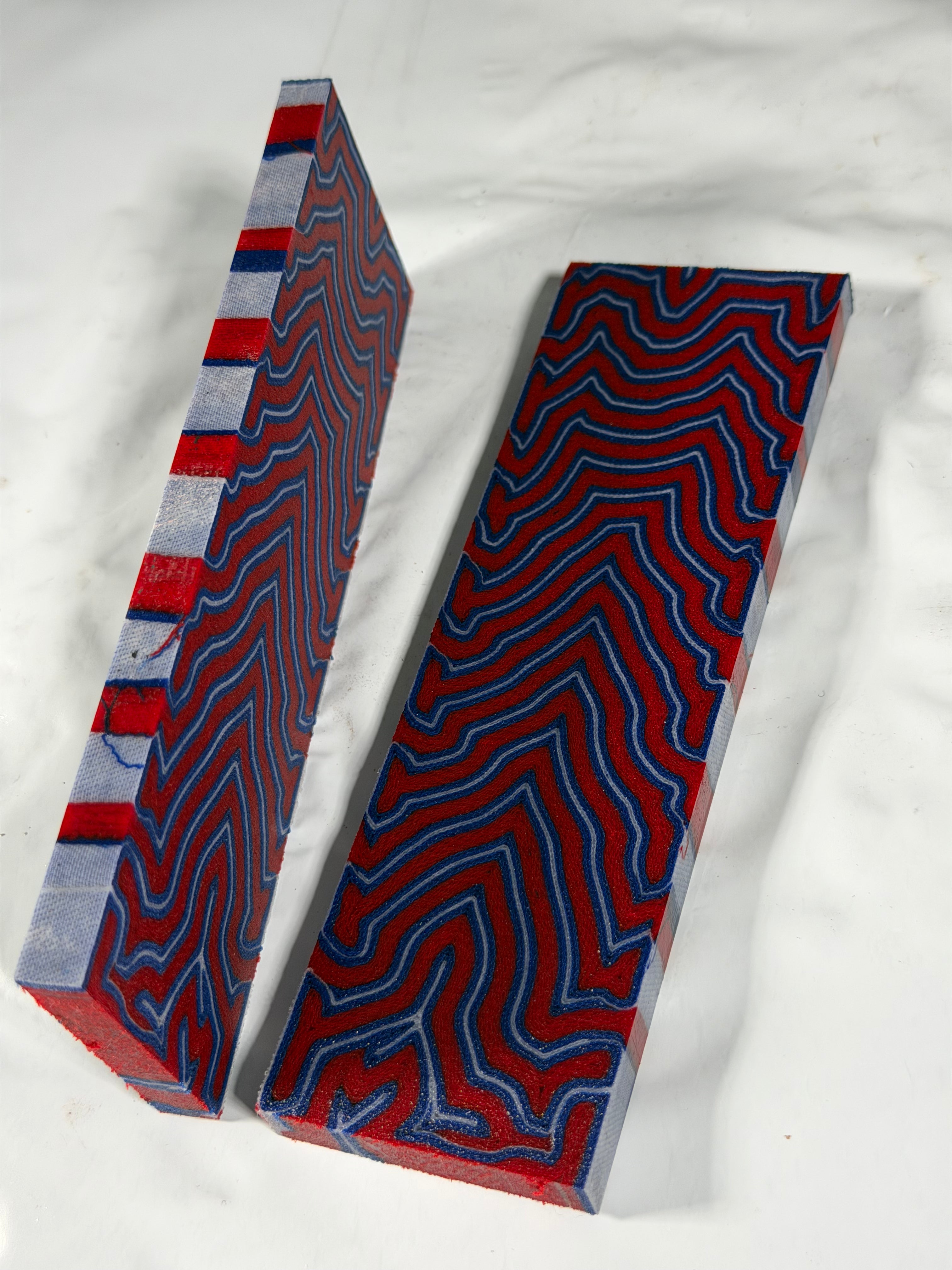 Micarta Damasco rojo blanco azul (juego de 2 placas)