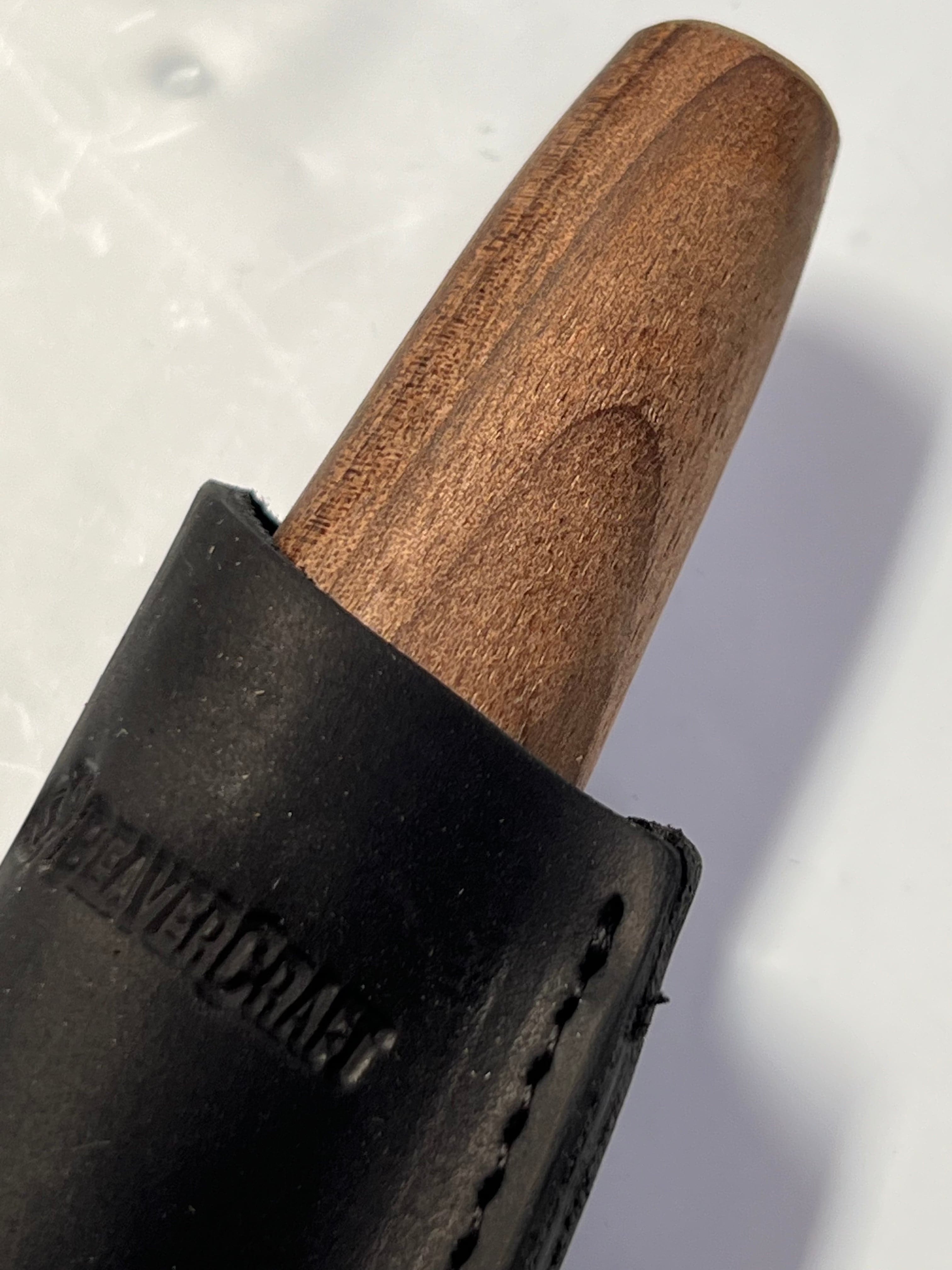 Cuchillo para tallado en madera 78mm C4X con funda de cuero Beaver Craft