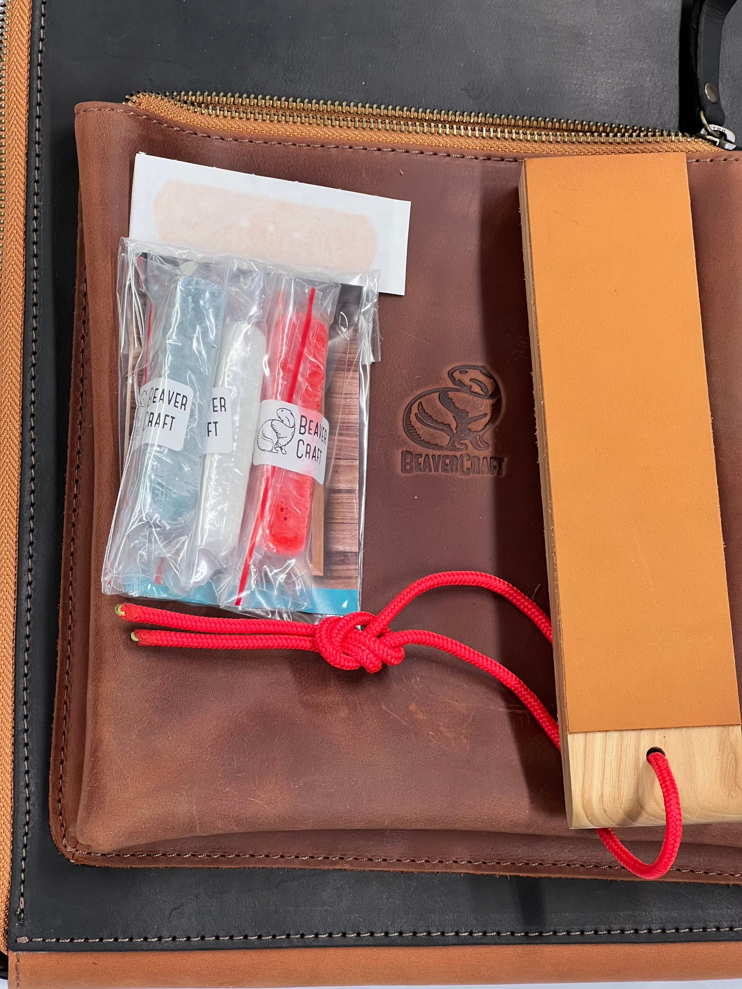Kit de talla en madera en estuche de cuero S50X Beaver Craft