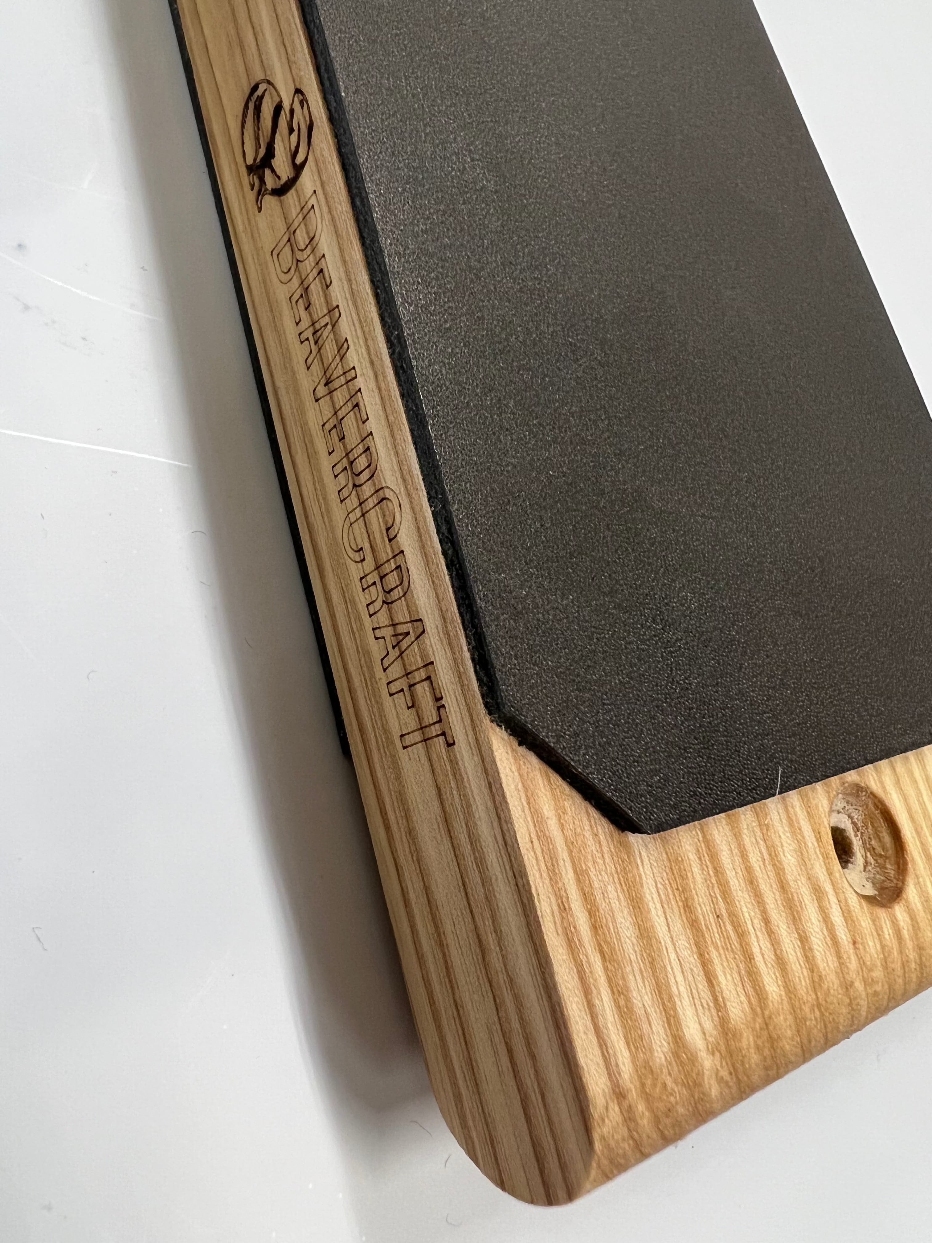 Asentador de cuero de doble cara 230x80 sobre madera de fresno con pasta de afilado LS1P1