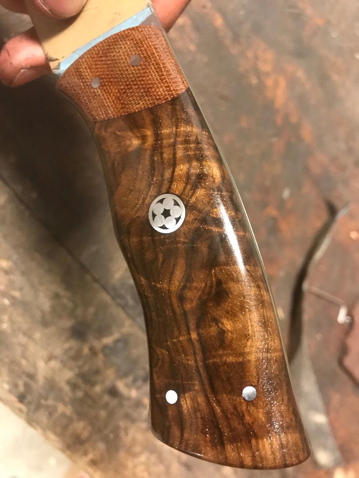 Pieza de madera para culata de nogal premium