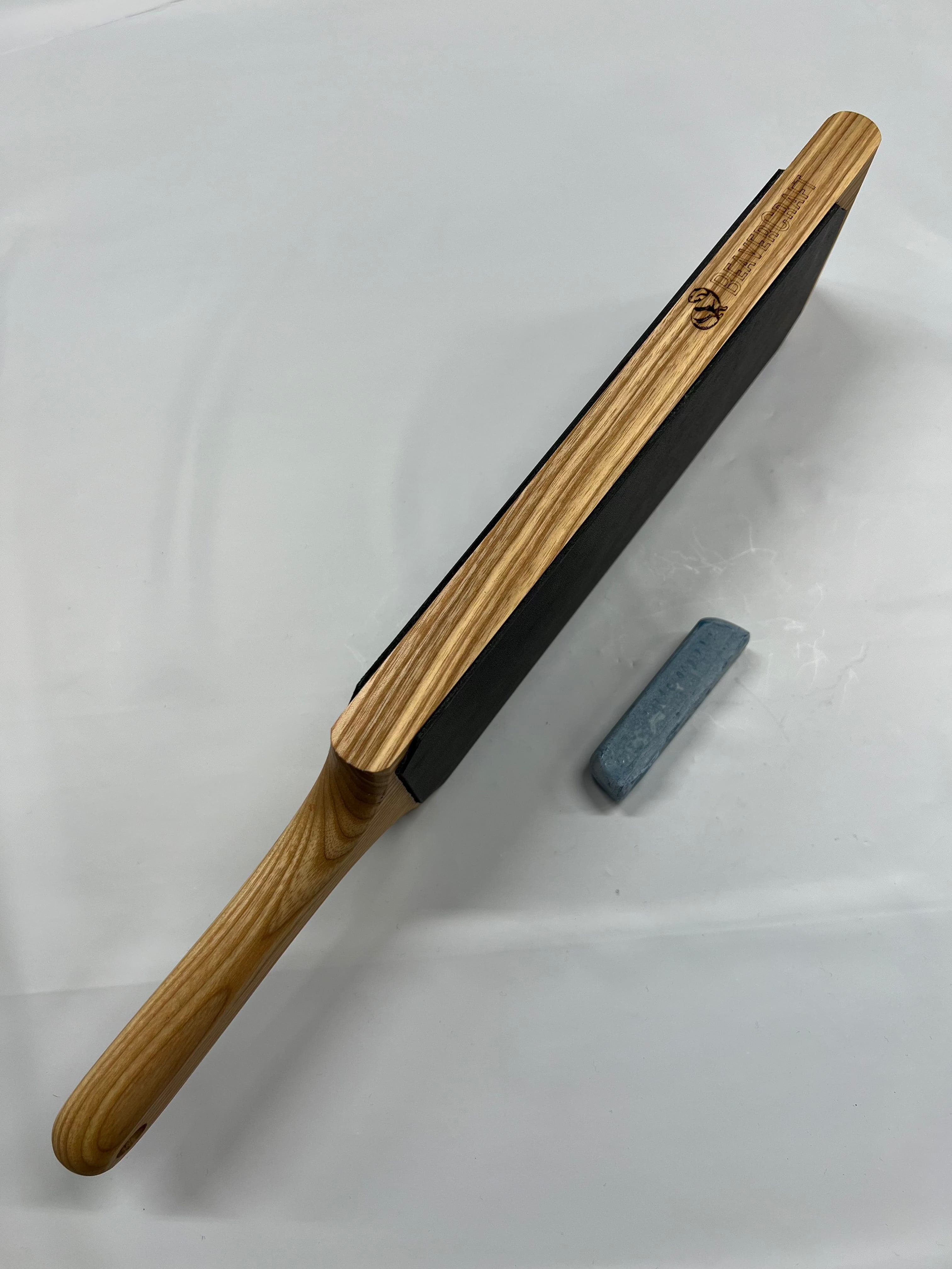 Asentador de cuero de doble cara 230x80 sobre madera de fresno con pasta de afilado LS1P1