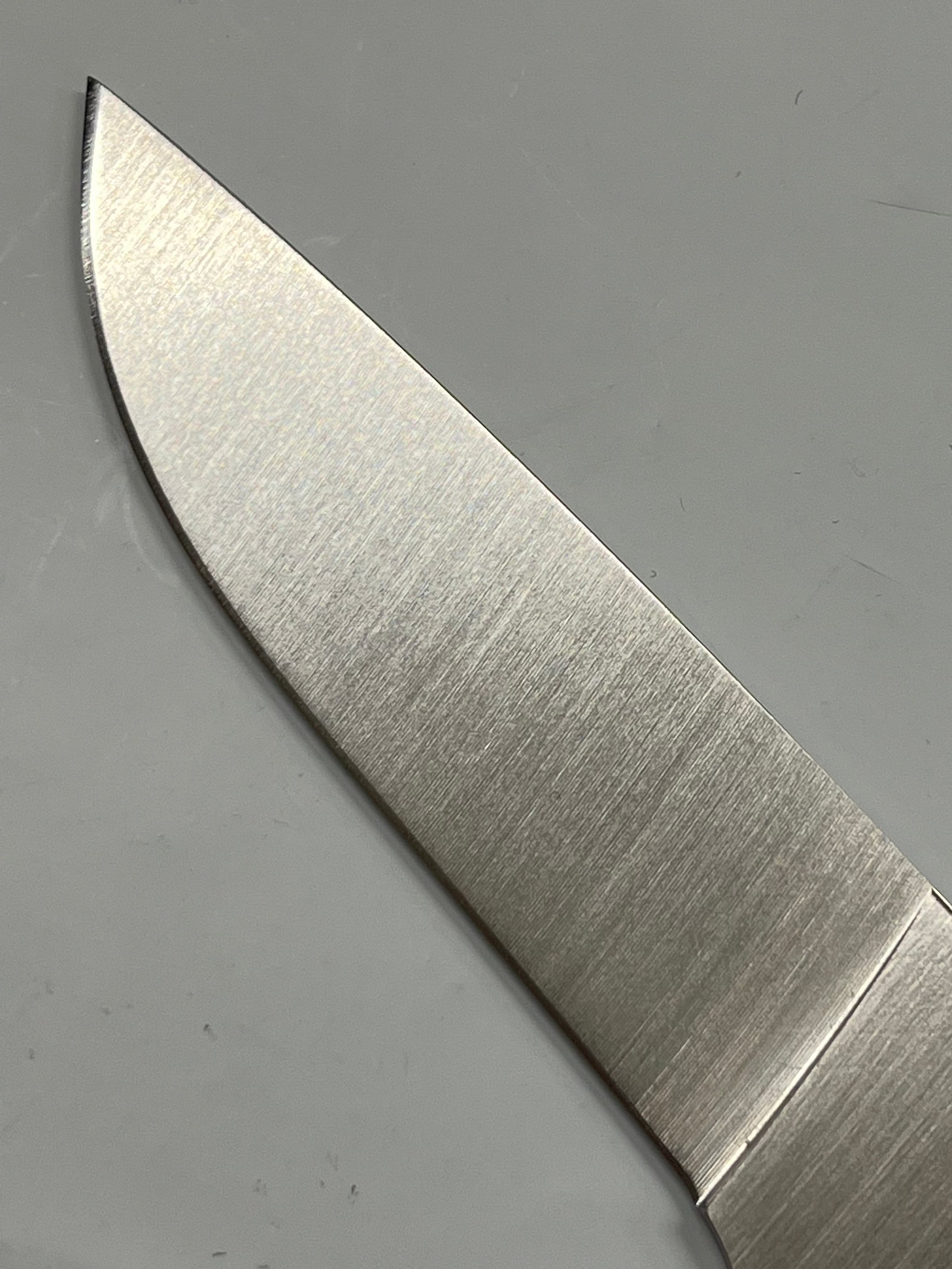 Hoja de cuchillo de acero inoxidable Brisa Trapper 95 Flat N690