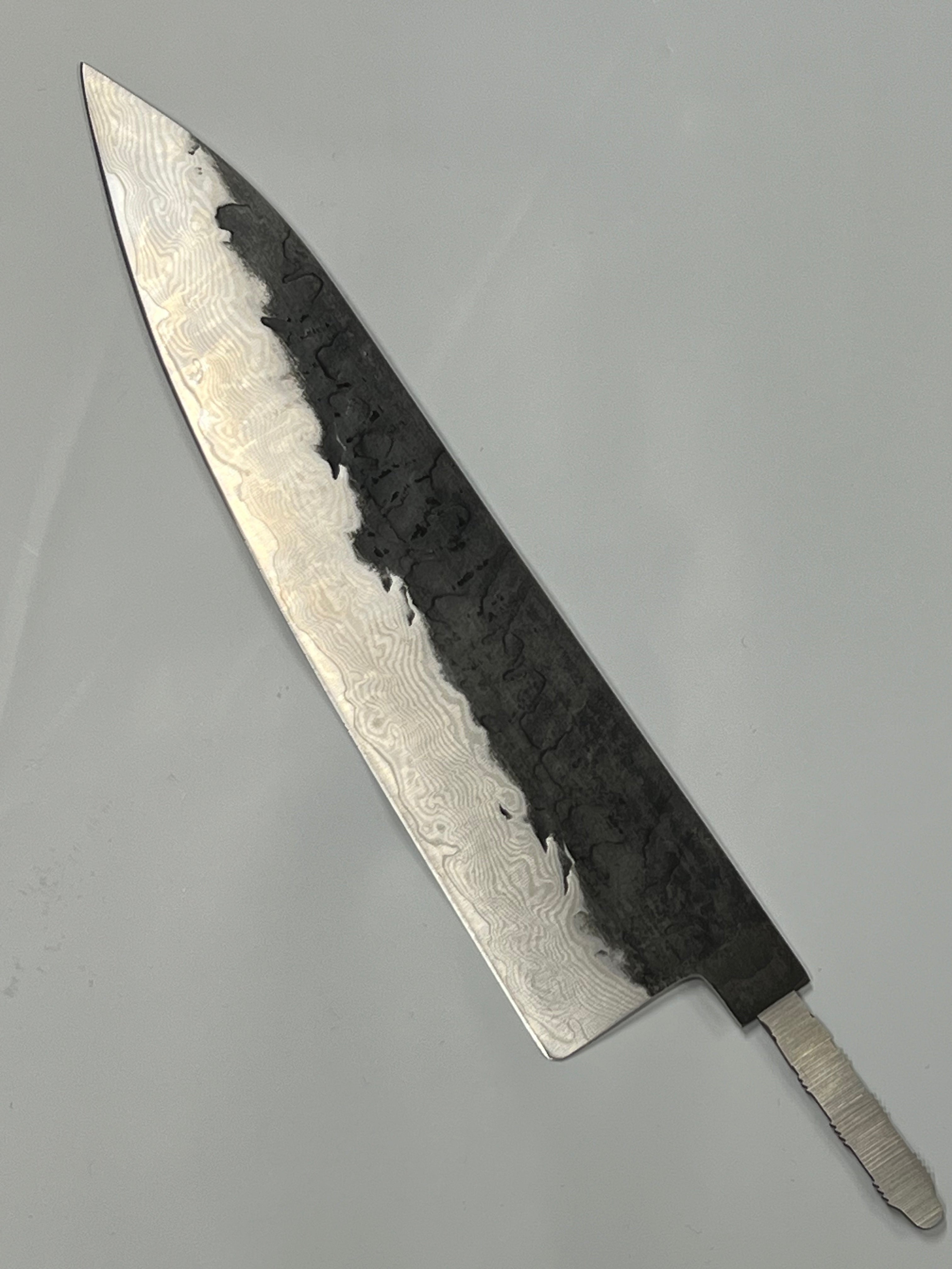 Cuchillo de chef 200 mm VG-10 Negro Brute de forge Damasco