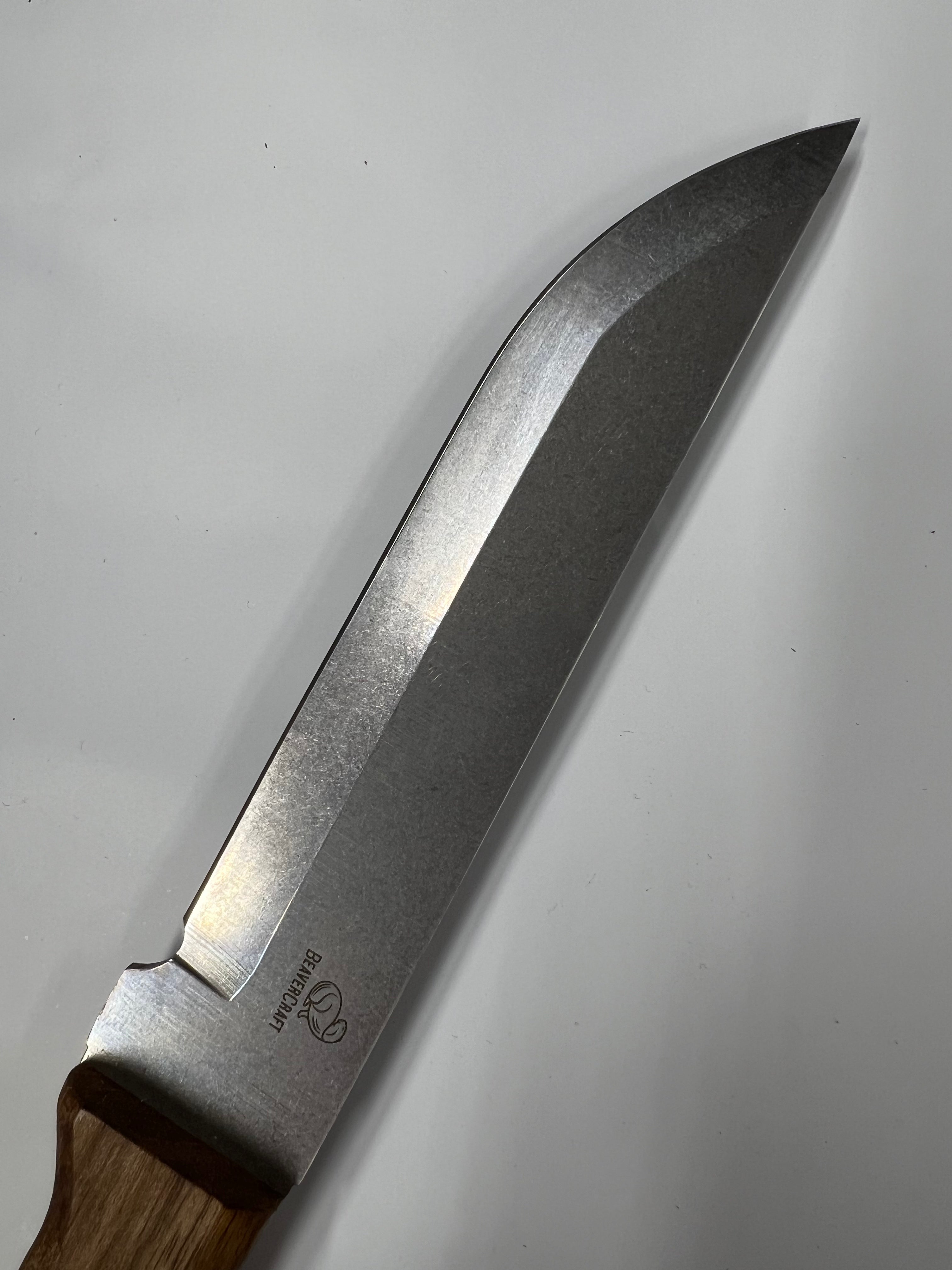 Cuchillo táctico ucraniano Bowie TLK1 con funda de cuero