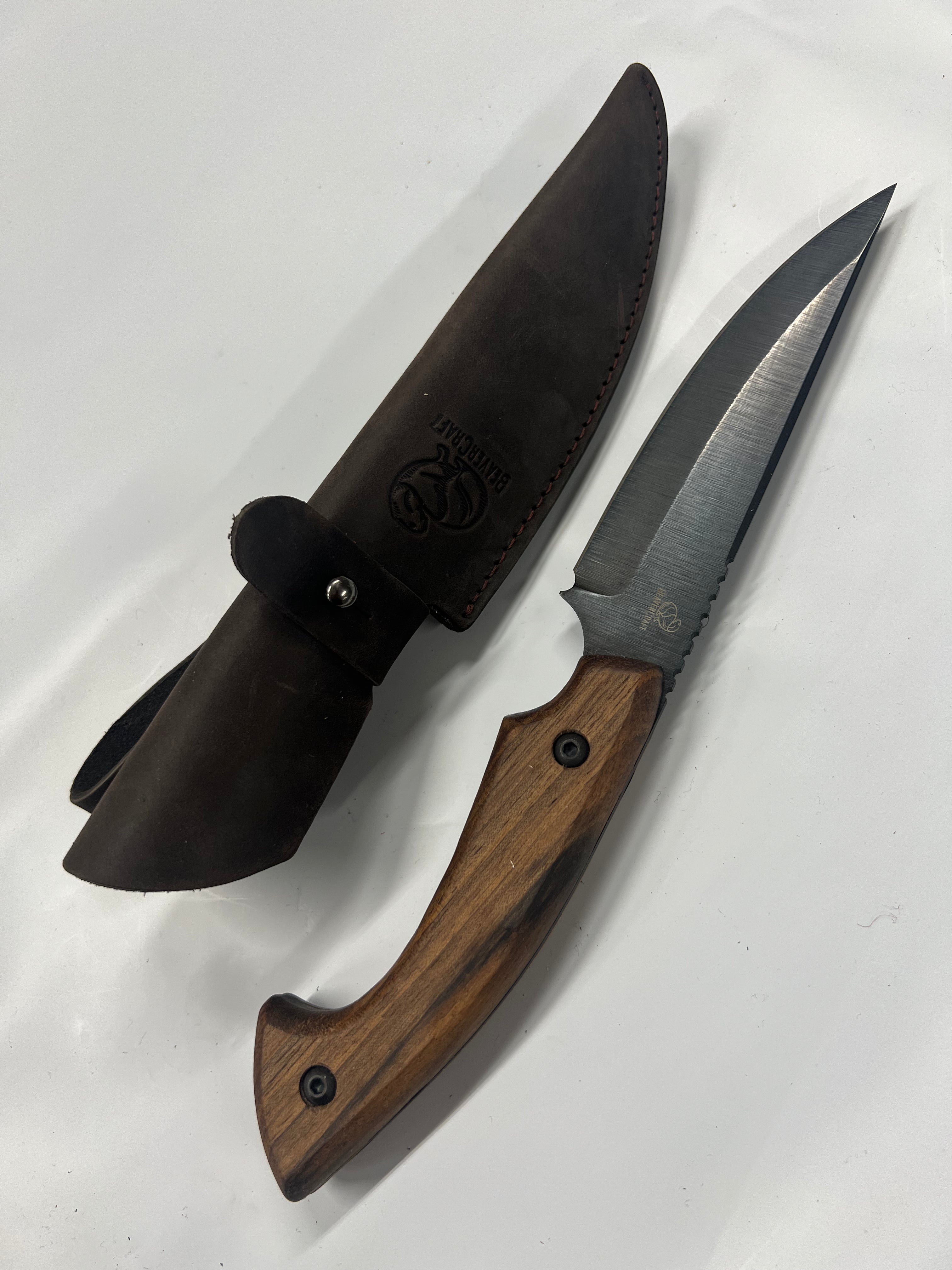 Cuchillo de caza ucraniano HGK6 con funda de cuero