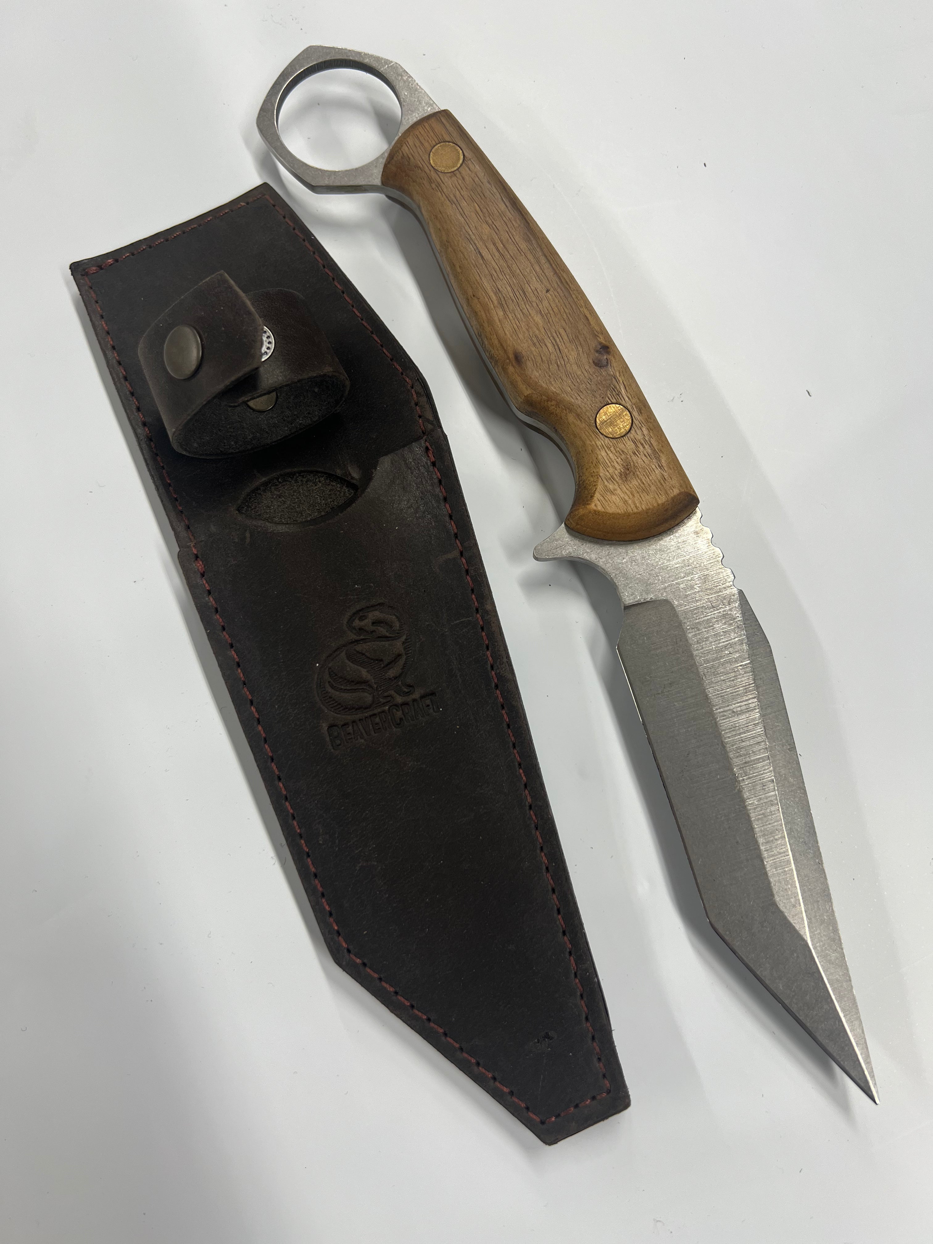 Cuchillo de camping ucraniano Karambit CGK1 con funda de cuero