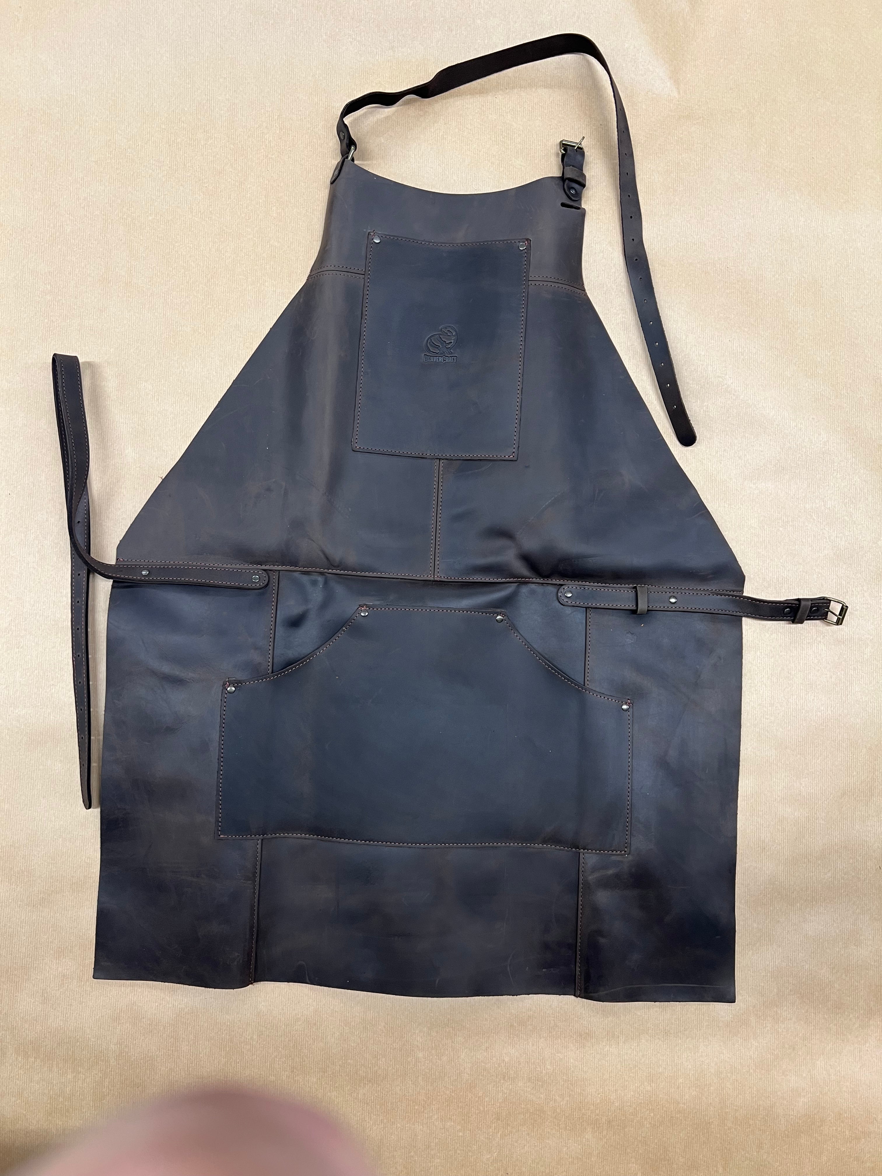 Delantal ajustable de cuero marrón AP2X