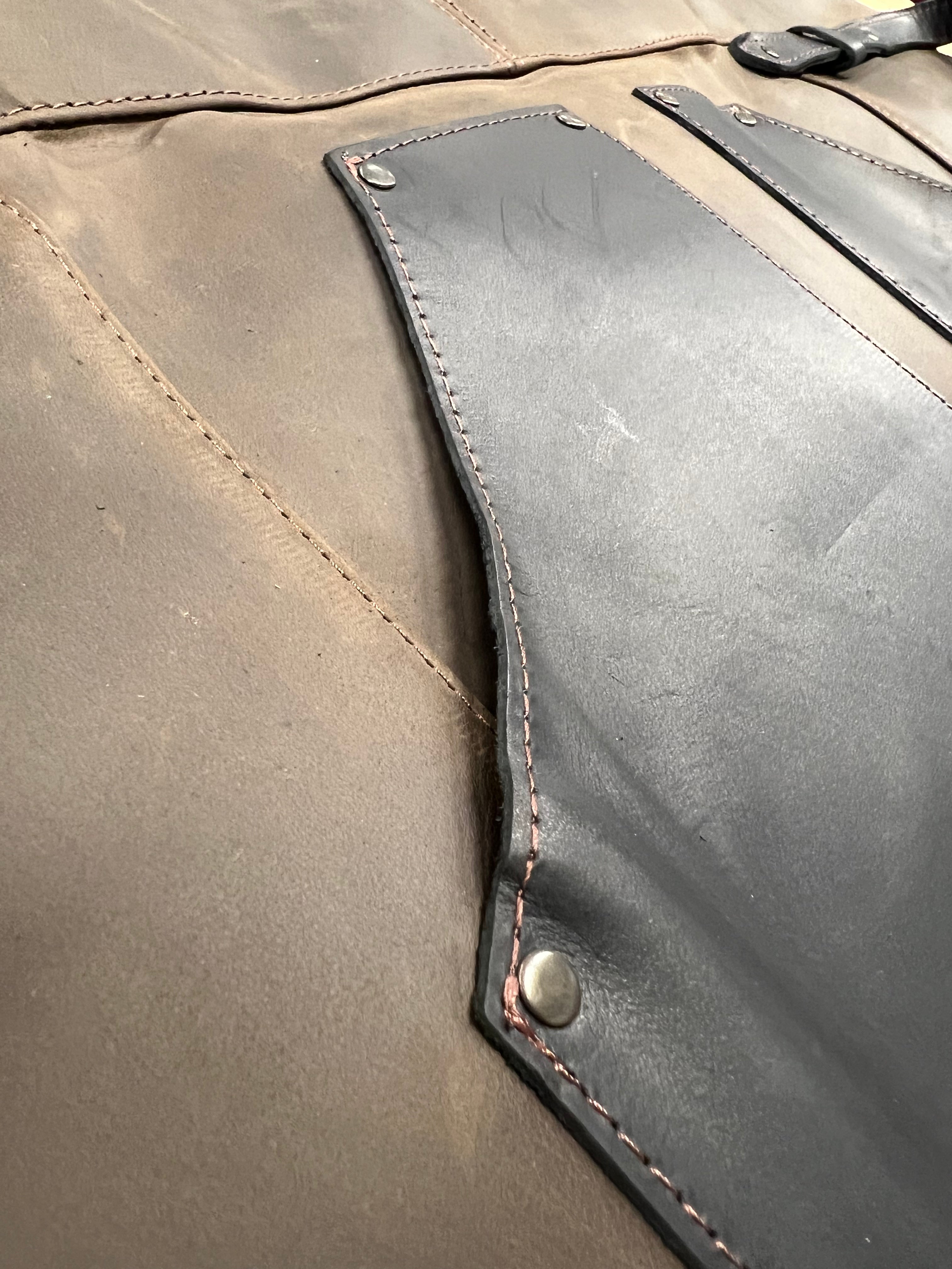 Delantal de cuero marrón ajustable AP3X