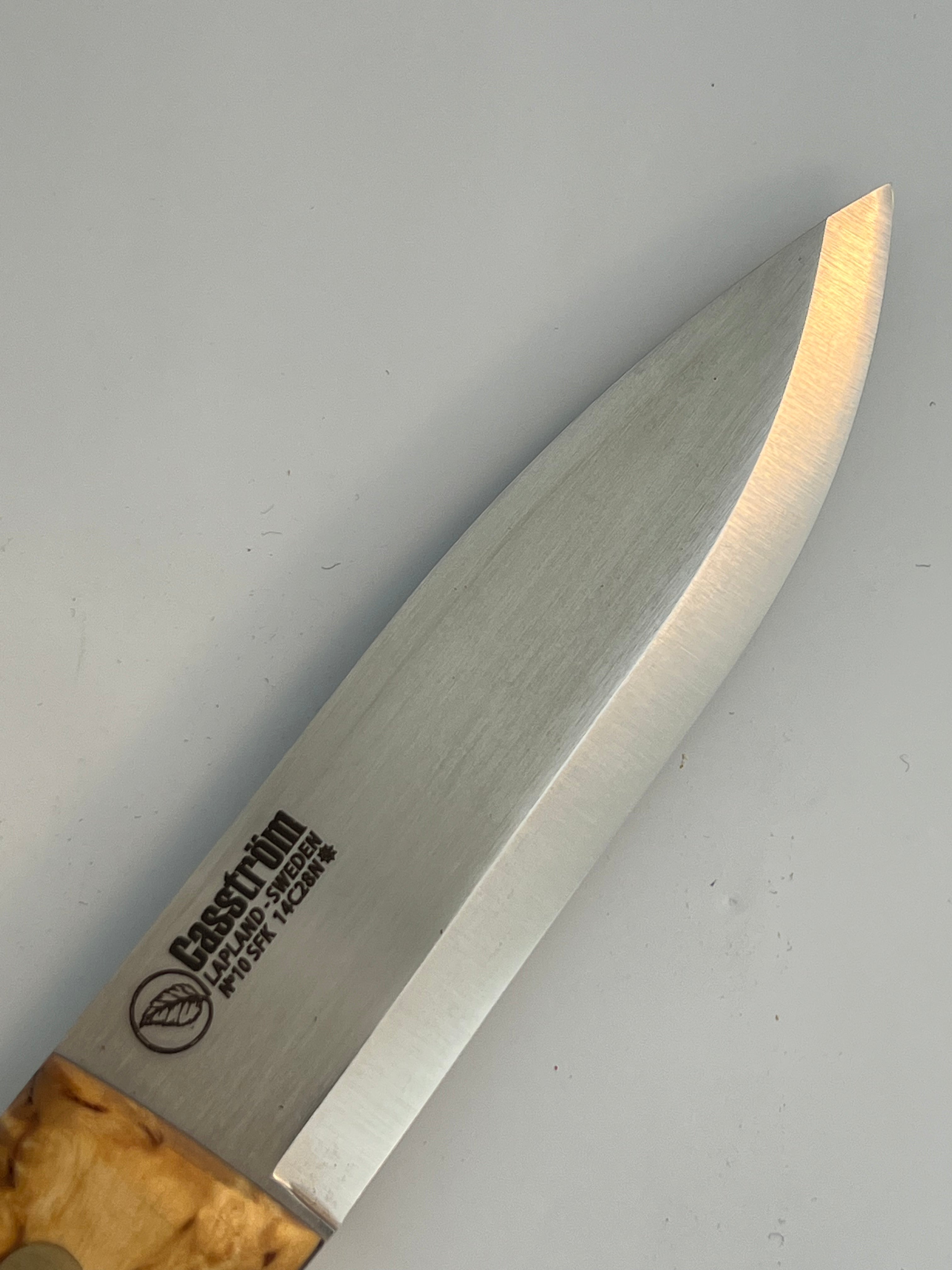 Cuchillo Casström No. 10 SFK con funda de cuero y cordón de cuero
