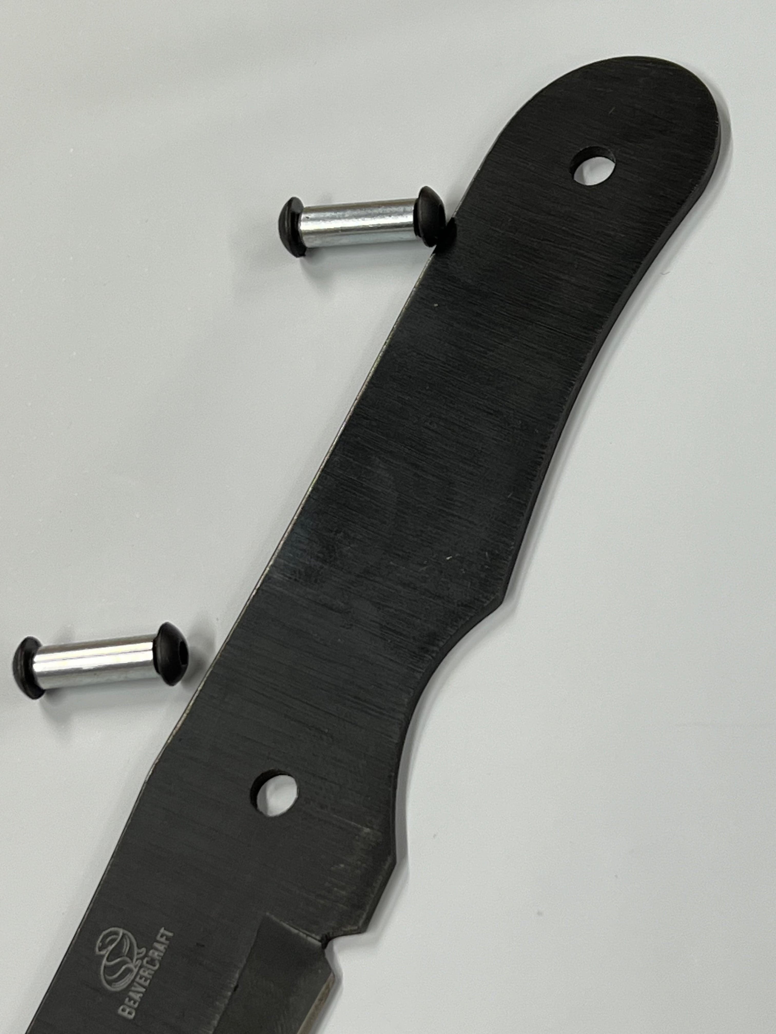 Hoja de cuchillo Bushcraft BSH5 con tornillos