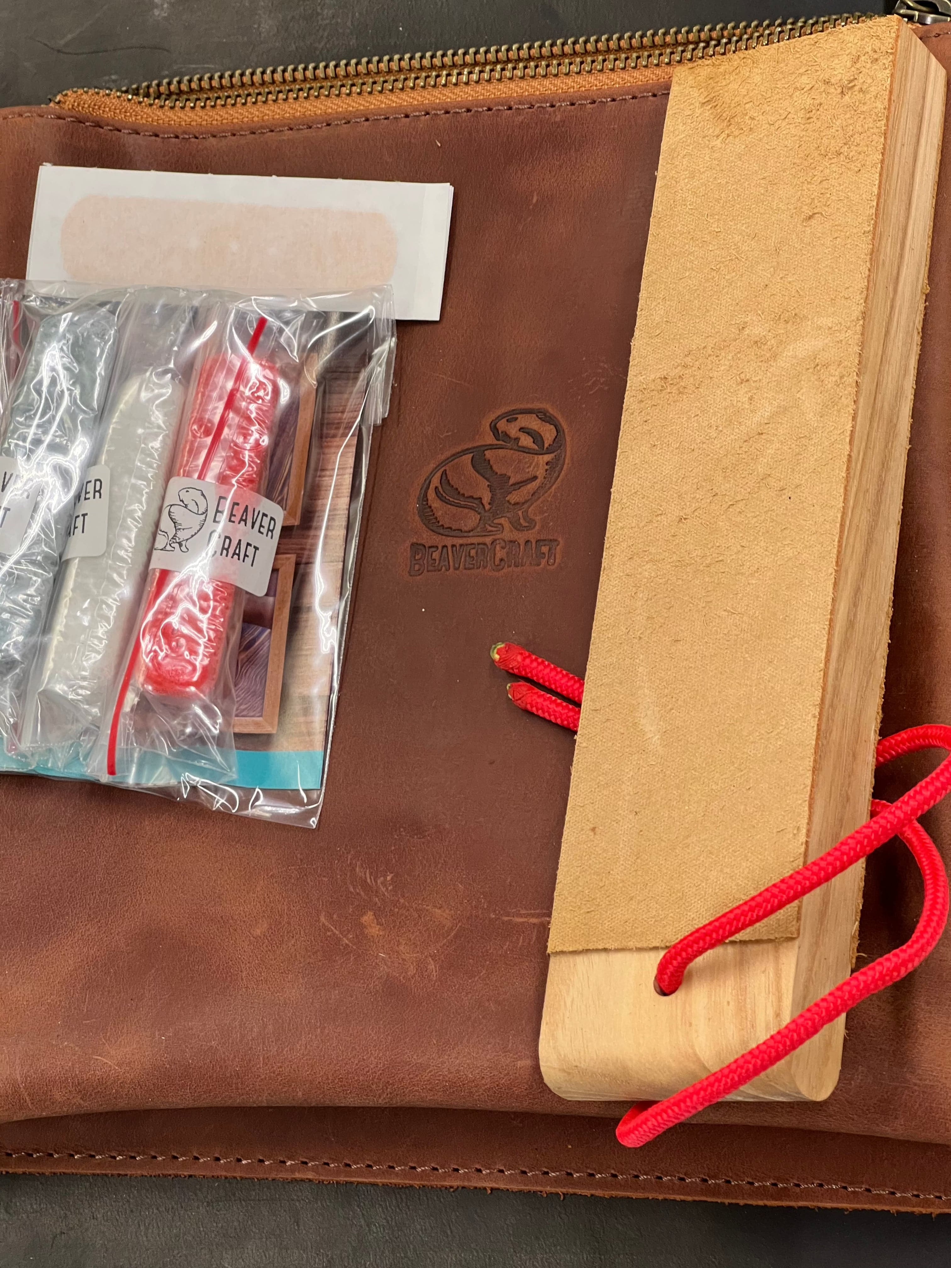 Kit de talla en madera en estuche de cuero S50X Beaver Craft