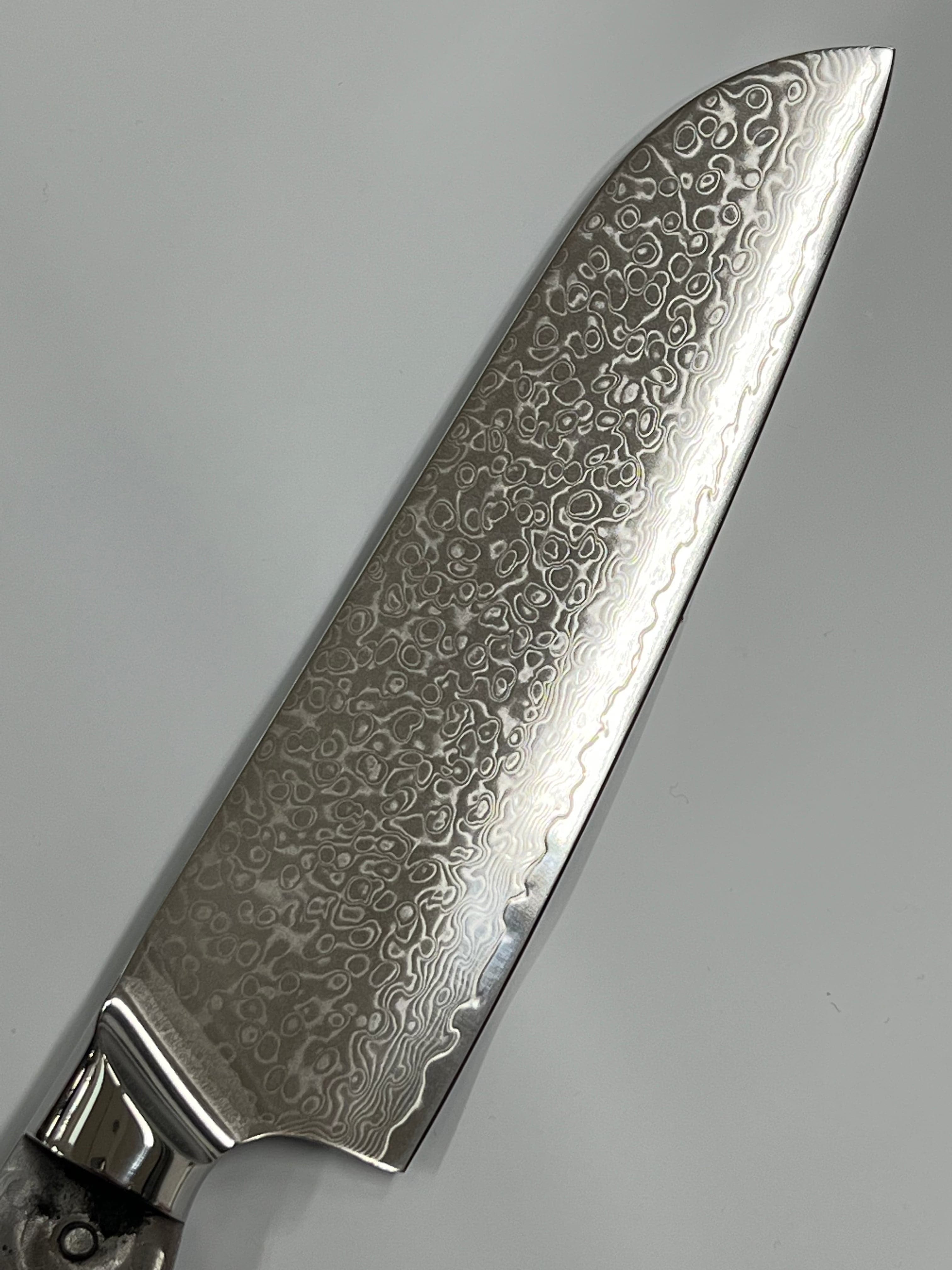 Santoku - Cuchillo de chef de damasco VG10 de 8" de espiga completa con virolas