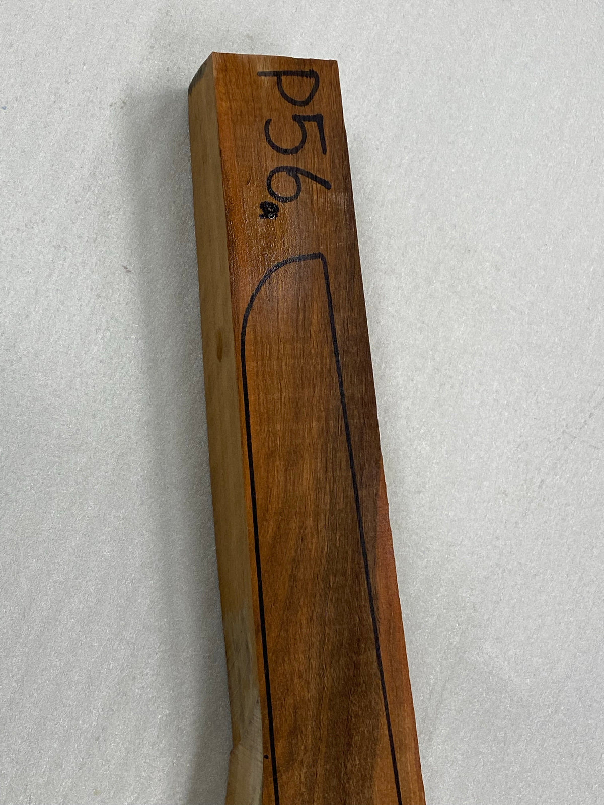 Culata de nogal turco grado 3 P-56