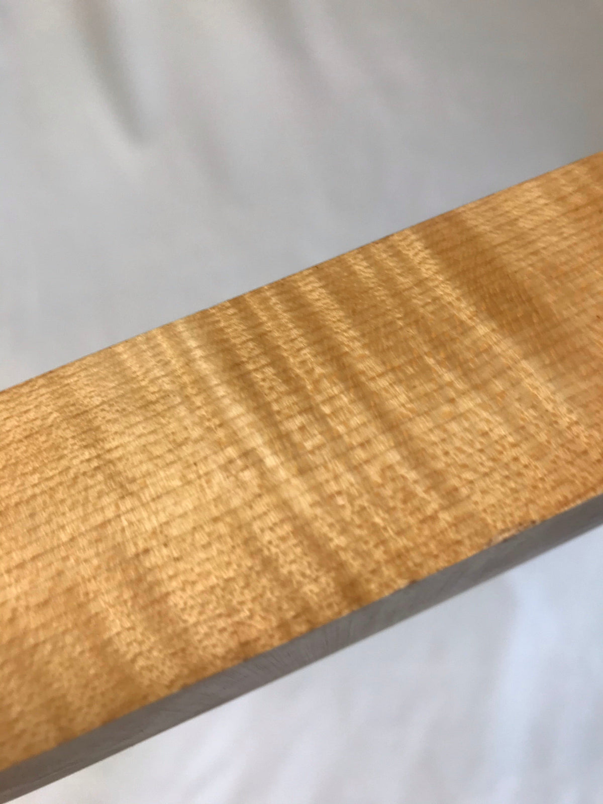 Arce flameado 45cm mango en bruto