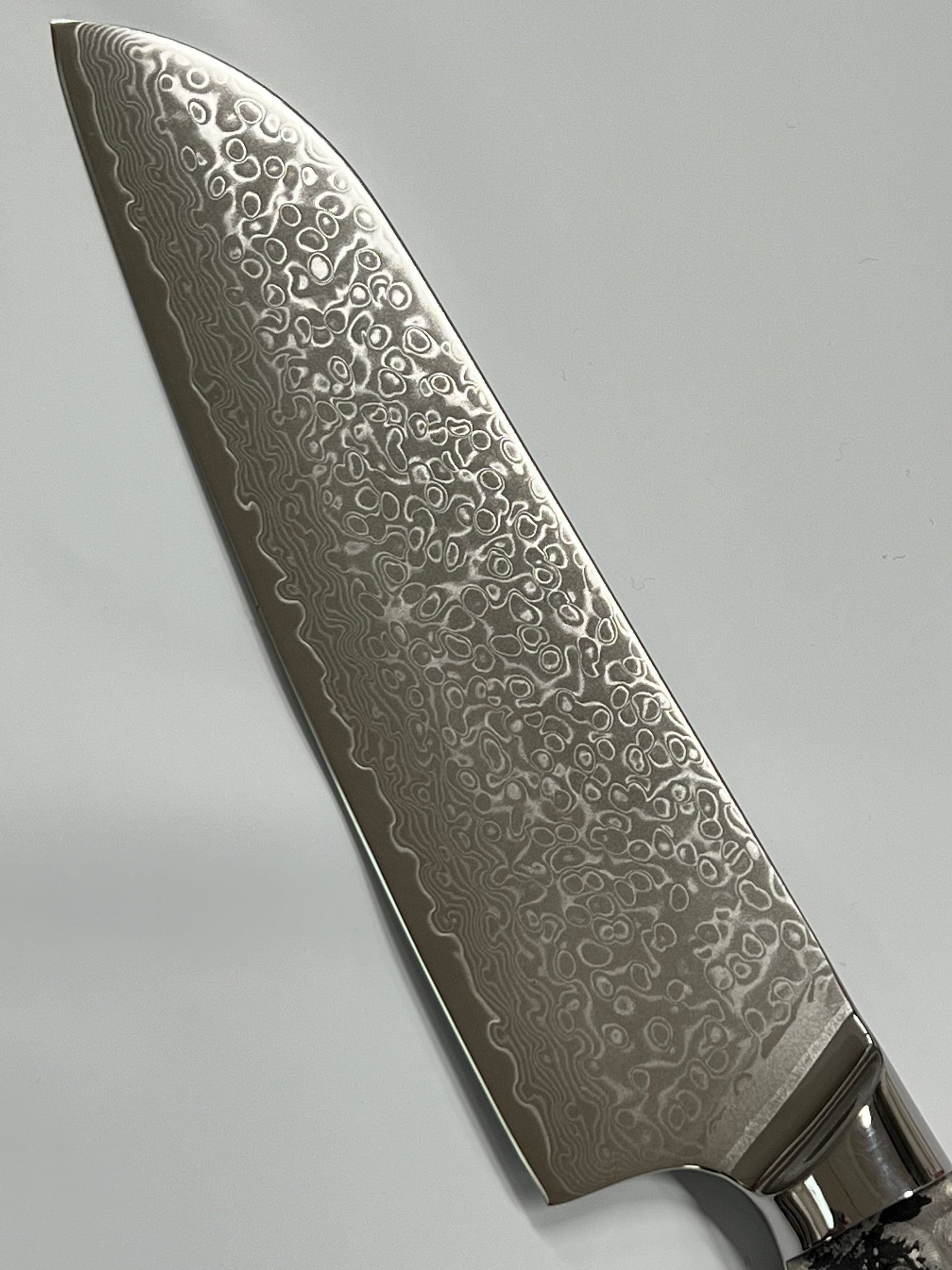 Santoku - Cuchillo de chef de damasco VG10 de 8" de espiga completa con virolas